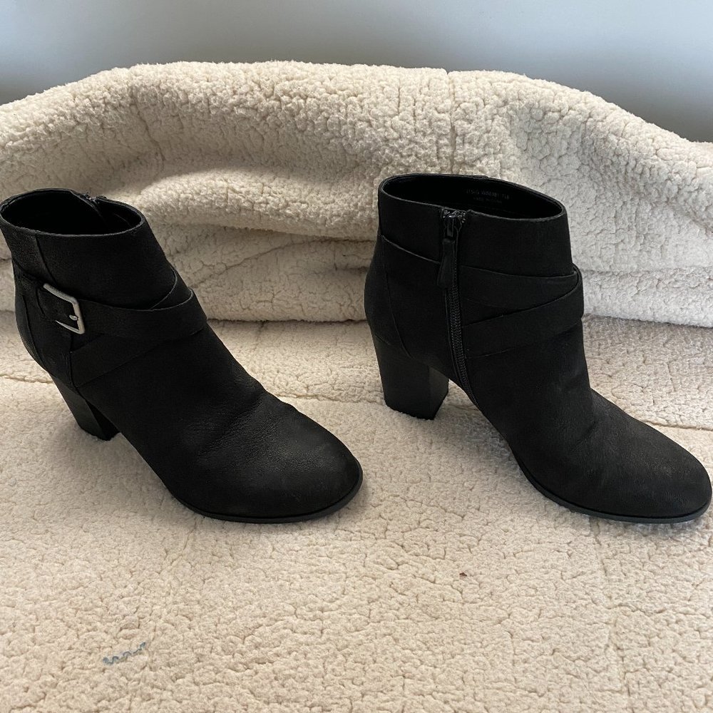 ***WOMENS COLE HAAN ANKLE BOOTS***